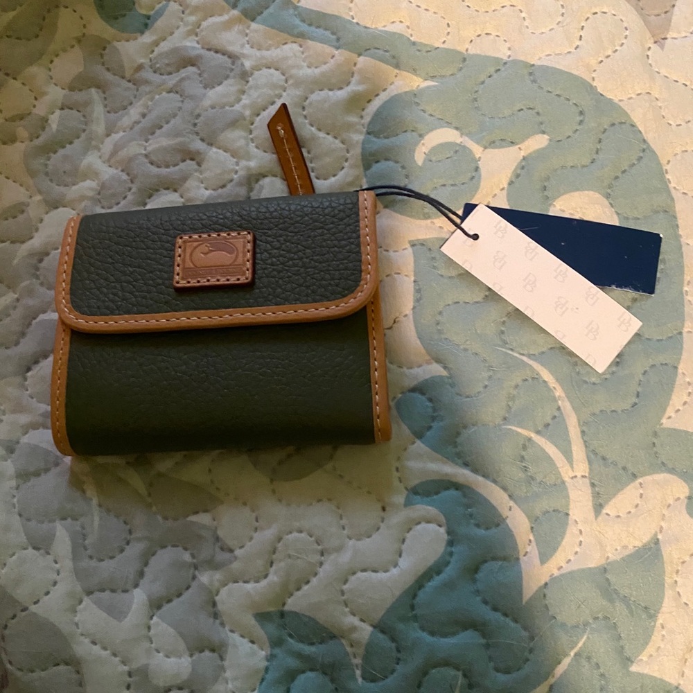 Dooney & Bourke wallet